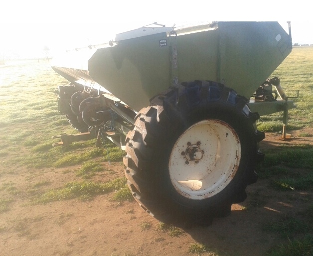 John Deere Chisel Plough with John Shearer Air Seeder Mk3